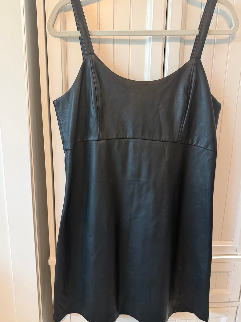 Hollister sleeveless faux-leather mini dress black size Large EUC